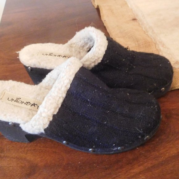 Clogs - Picture 2 of 4